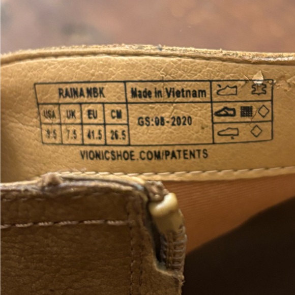 Vionic boots - Picture 4 of 5